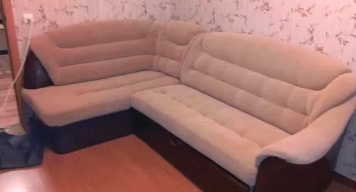 Перетяжка углового дивана. Севастопольская