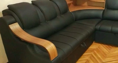 Перетяжка кожаного дивана. Севастопольская